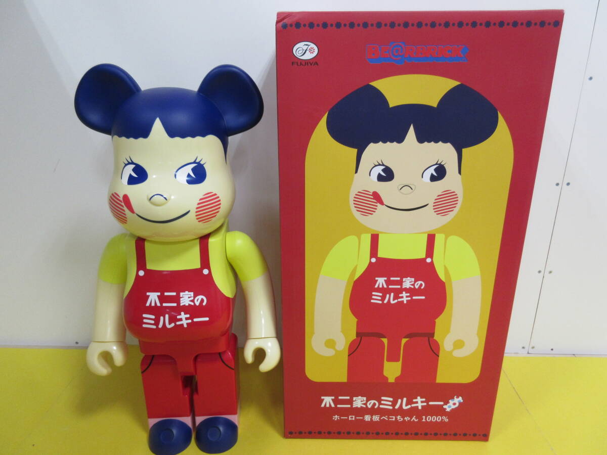 091)BE@RBRICK ホーロー看板 ペコちゃん 1000% ベアブリック 091)BE@RBRICK ホーロー看板 ペコちゃん 1000% ベアブリック