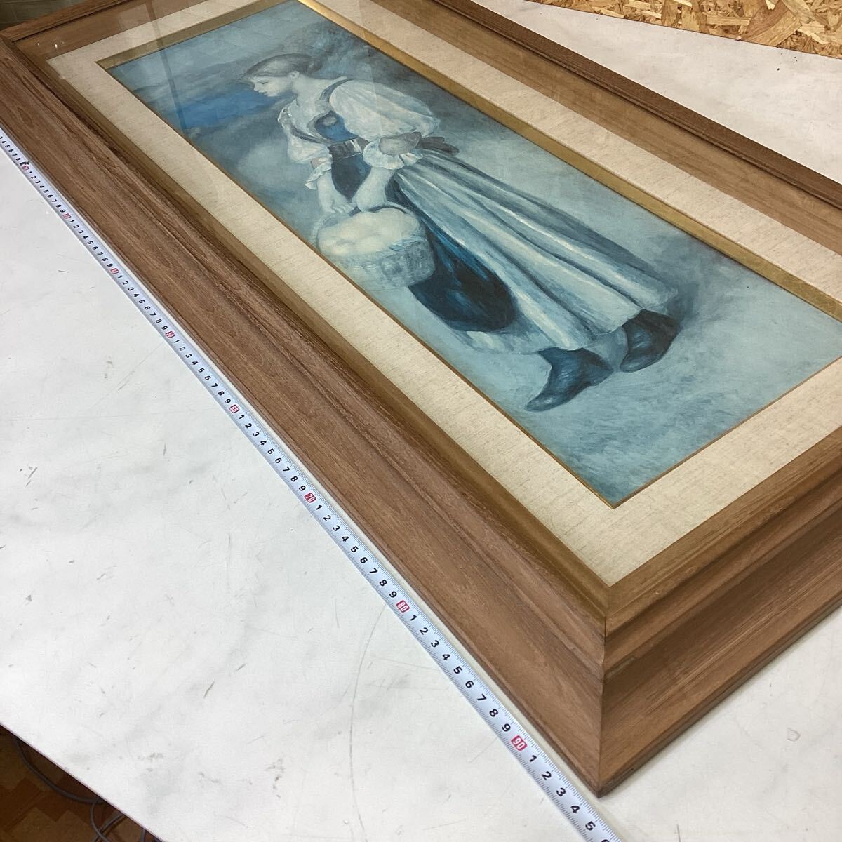 絵画 アート 青 ブルー 額入 縦長 木製フレーム 女性 風景 c-88 絵画 アート 青 ブルー 額入 縦長 木製フレーム 女性 風景 c-88