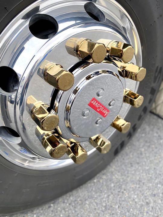 ISO33ｍｍ×高さ60ｍｍ【ナットキャップ10ヶ入　トラック用】珍しいシックな金メッキ仕様！タイヤ２本分（計20ヶ）