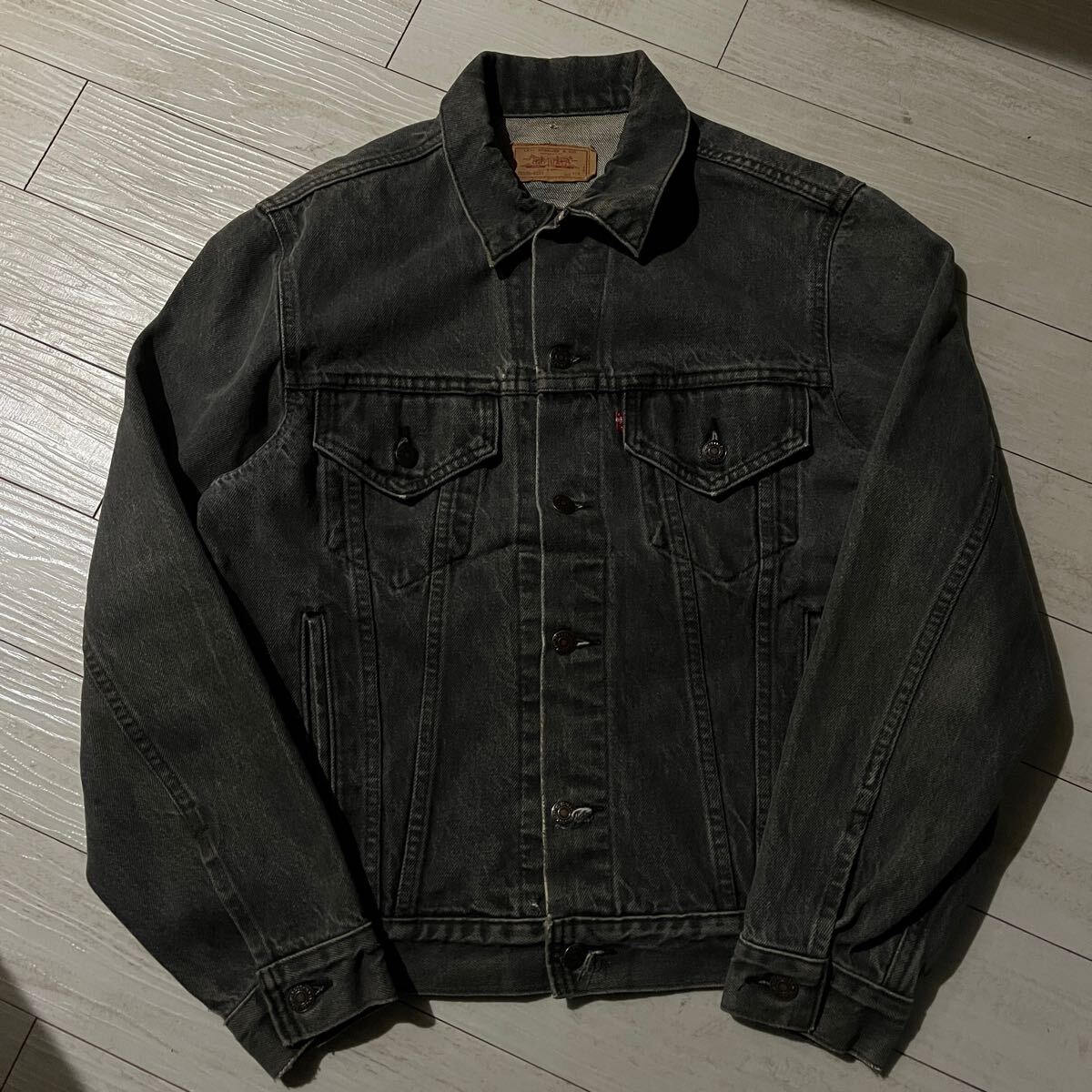 ボタン裏“777” 80s LEVI'S 70506 先染め BLACK DENIM JACKET ボタン裏“777” 80s LEVI'S 70506 先染め BLACK DENIM JACKET