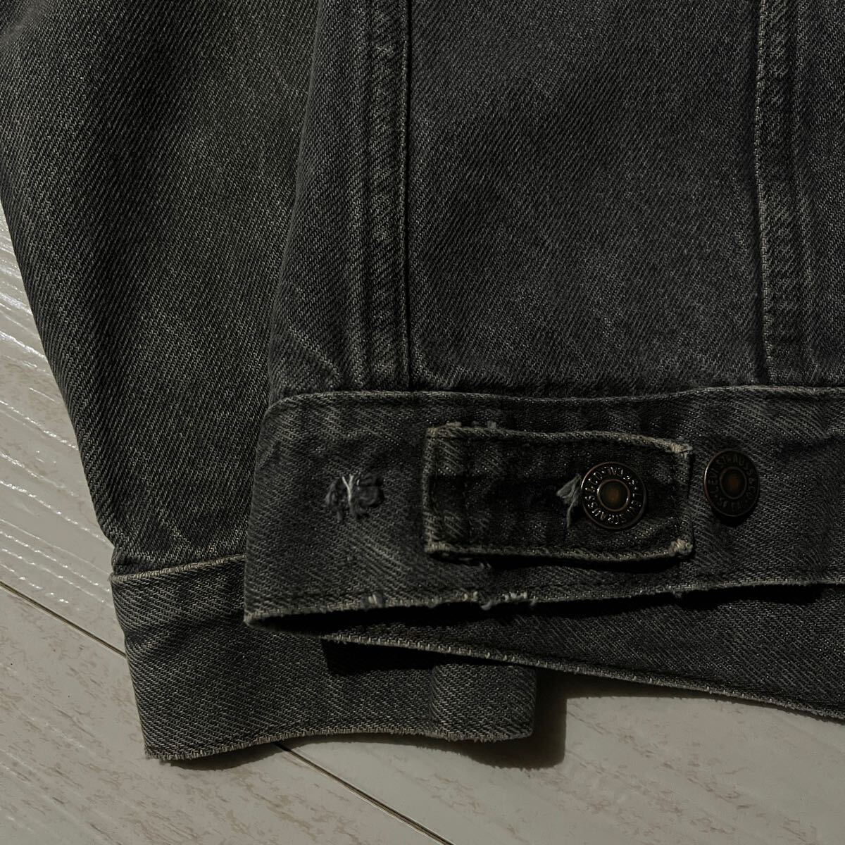 ボタン裏“777” 80s LEVI'S 70506 先染め BLACK DENIM JACKET ボタン裏“777” 80s LEVI'S 70506 先染め BLACK DENIM JACKET