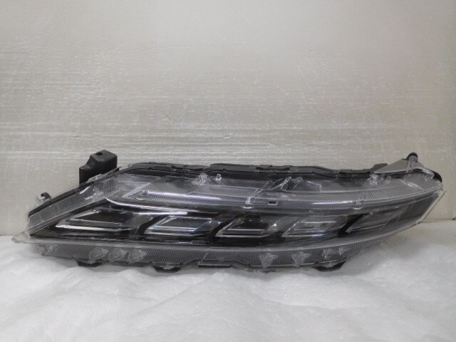 Delica D5 3DA-CV1W левый габаритный фонарь 26175W030P Koito 212-67120 поздняя версия 369417 Delica D5 3DA-CV1W левый габаритный фонарь 26175W030P Koito 212-67120 поздняя версия 369417