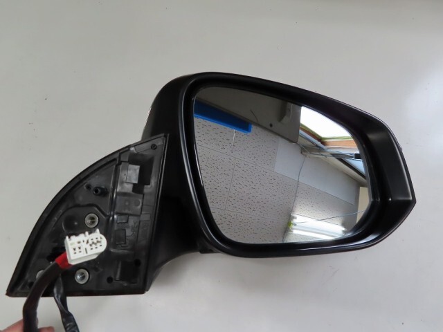 ヴォクシー 3BA-ZRR80W 右サイドミラー 87910-28C50 ★美品 7P メッキ 369781