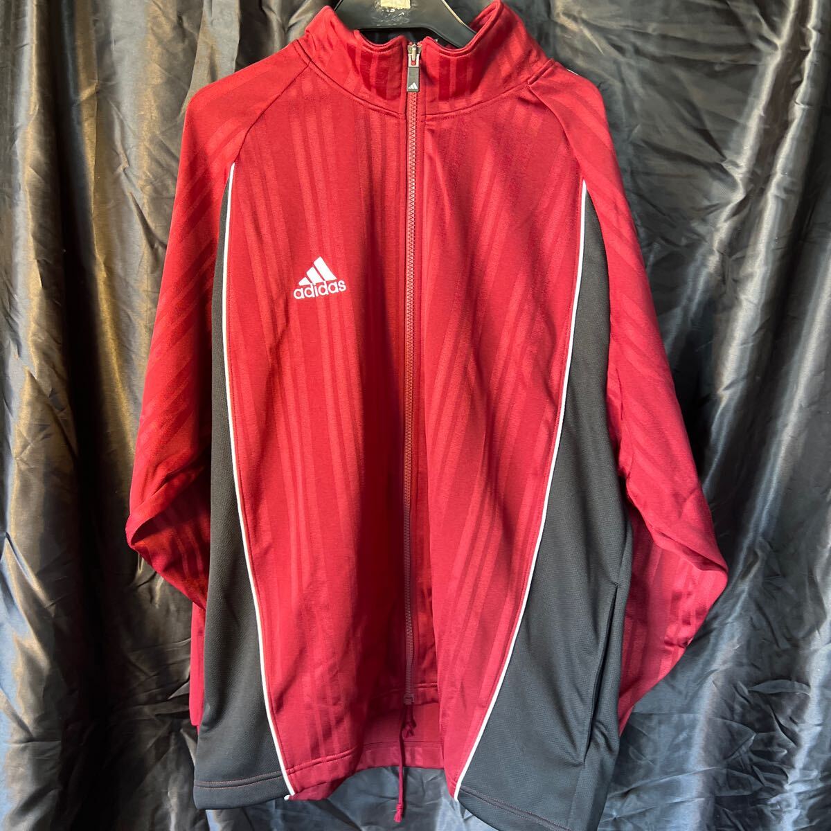 adidas 186746 トラックジャケット Lサイズ レッド ヴィンテージ 新品未使用品 ワンポイント刺繍ロゴ入り ◎スポーツ ◎ランニング