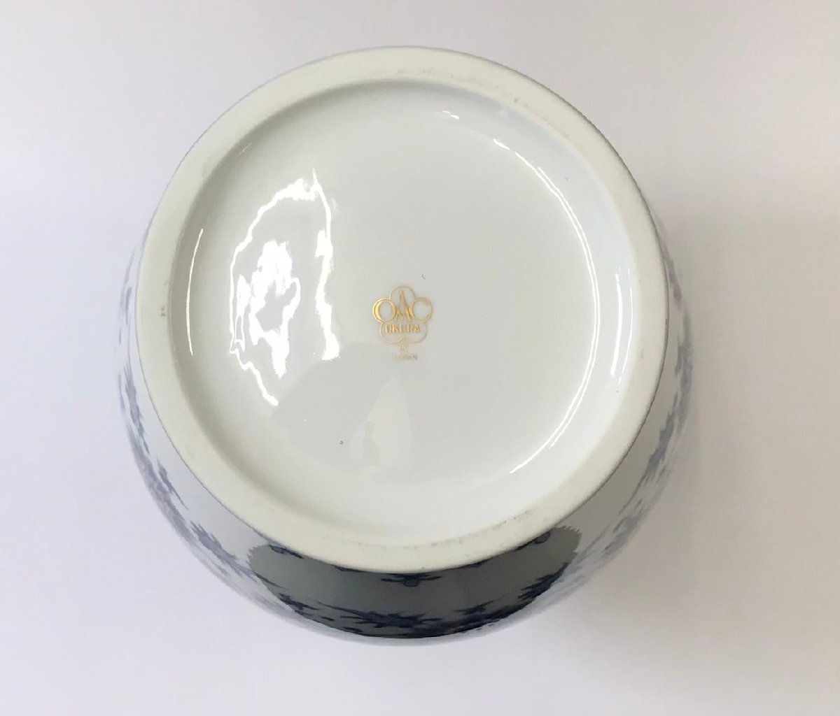 1円~【保管品】大倉陶園 呉須染付 呉須唐草紋 花瓶 花入れ 花器 1円~【保管品】大倉陶園 呉須染付 呉須唐草紋 花瓶 花入れ 花器