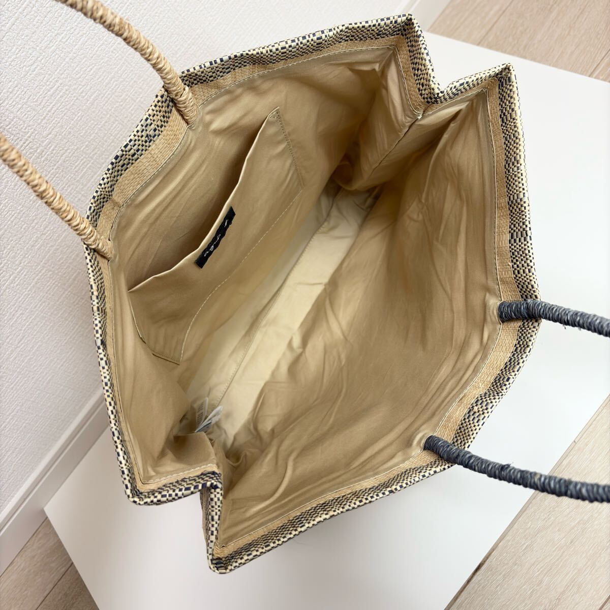 美品】Agnes b アニエスベー ラフィア トートバッグ かごバッグ 美品】Agnes b アニエスベー ラフィア トートバッグ かごバッグ