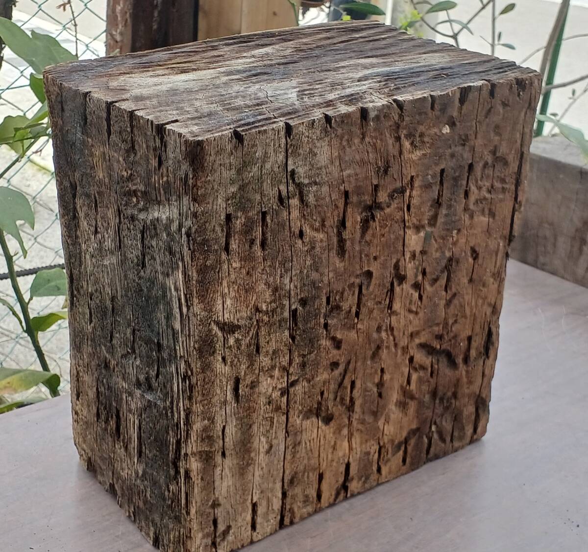 ！稀少！昭和中期思われる！★カット【枕木】１６０×２４０×２４０ミリ、９，５キログラム（詳細不明）_画像1