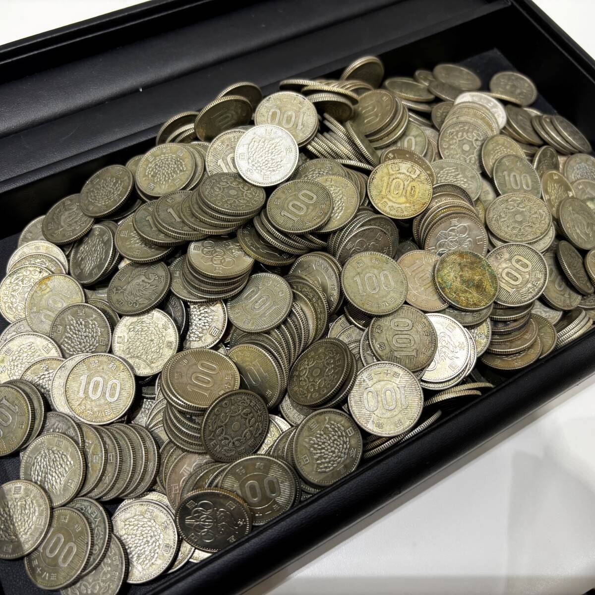2583~ 【大量おまとめ】100円銀貨 570枚 おまとめ 総重量2kg越え 2583~ 【大量おまとめ】100円銀貨 570枚 おまとめ 総重量2kg越え
