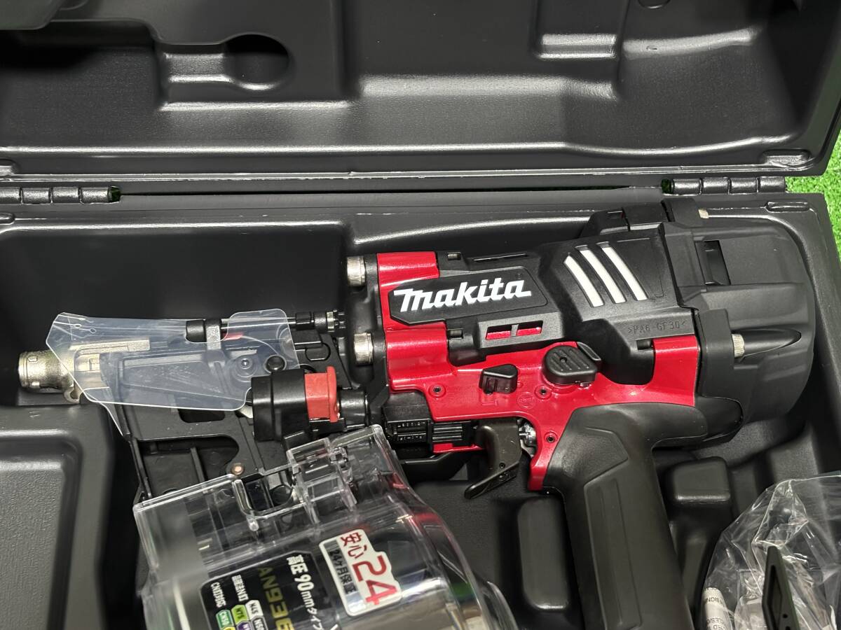 ①未使用品・税込 makita マキタ 90mm高圧エア釘打 AN936H(赤 ①未使用品・税込 makita マキタ 90mm高圧エア釘打 AN936H(赤