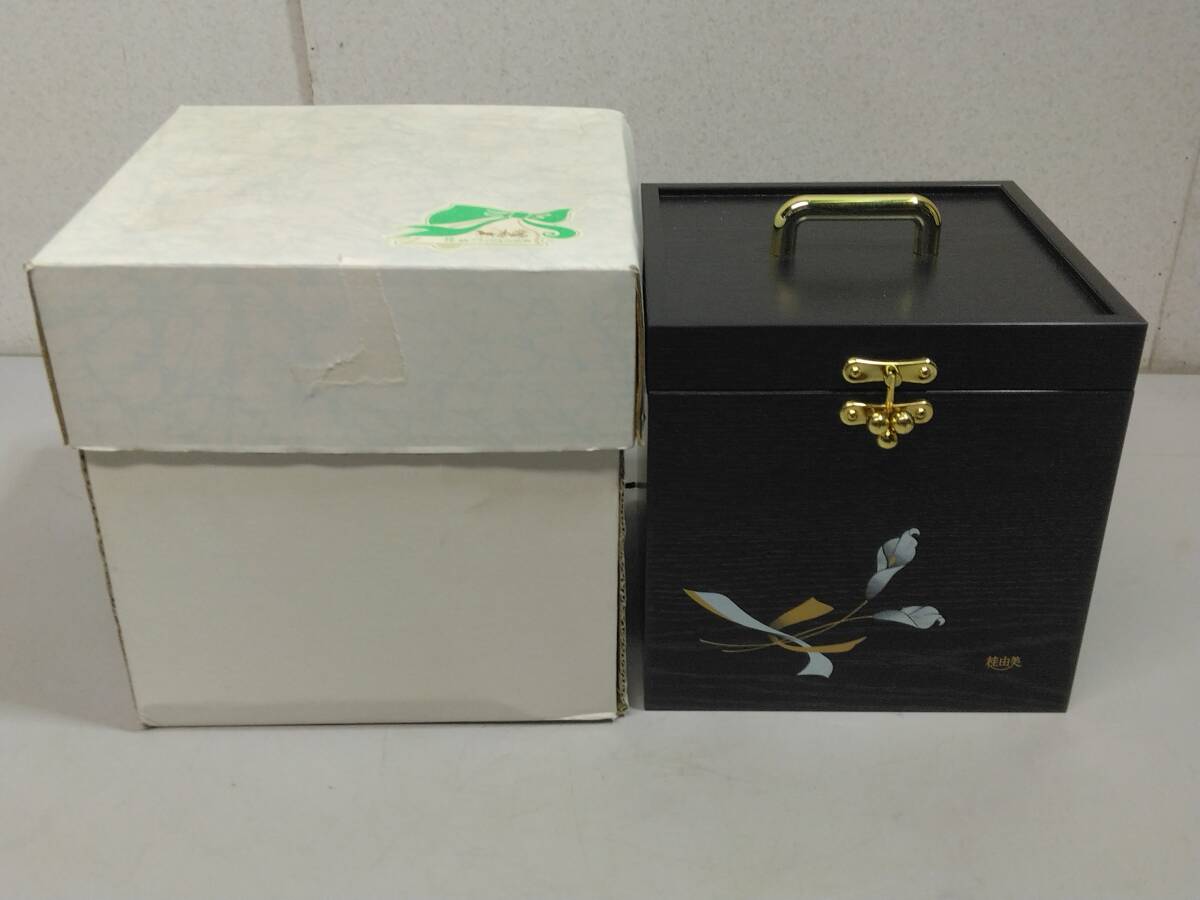 ☆未使用 桂由美 メイクボックス！80サイズ発送
