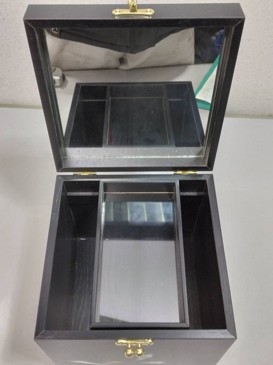 ☆未使用 桂由美 メイクボックス！80サイズ発送