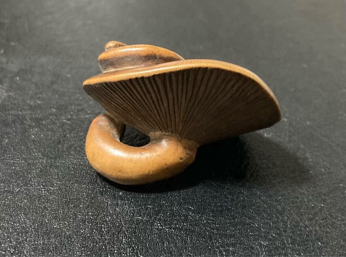 名品!超絶技巧! 柘植 黄楊 木彫 きのこ キノコ 根付 提げ物 提 名品!超絶技巧! 柘植 黄楊 木彫 きのこ キノコ 根付 提げ物 提