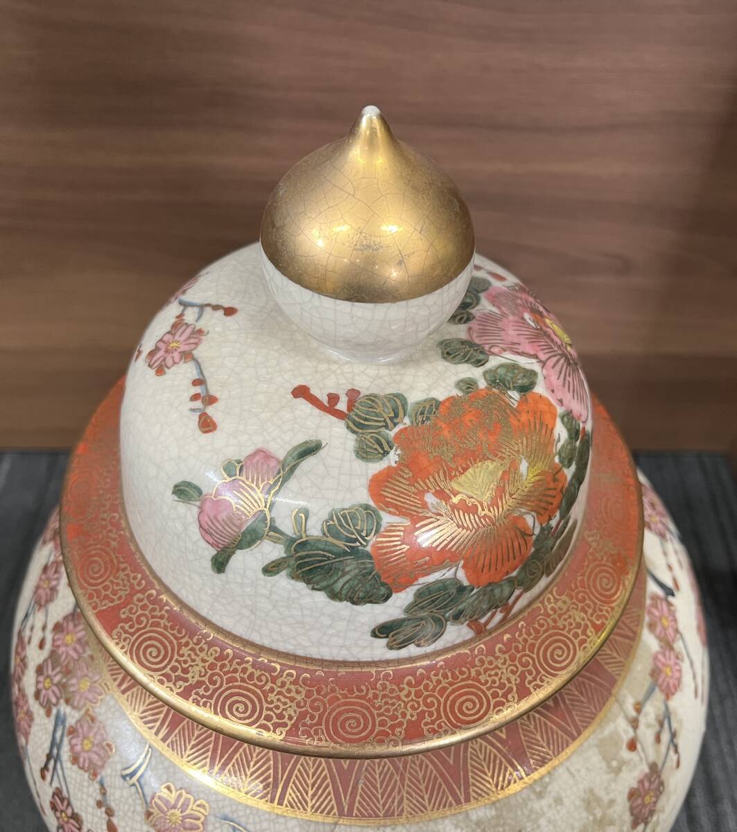 薩摩焼 蓋付 壺 花鳥図 金彩絵 飾り壺 花瓶 花器 工芸品 陶磁器 薩摩焼 蓋付 壺 花鳥図 金彩絵 飾り壺 花瓶 花器 工芸品 陶磁器