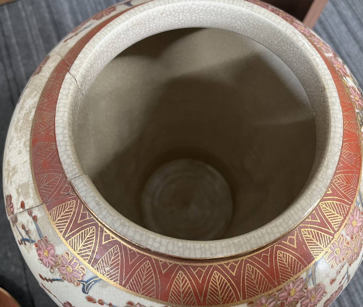薩摩焼 蓋付 壺 花鳥図 金彩絵 飾り壺 花瓶 花器 工芸品 陶磁器 薩摩焼 蓋付 壺 花鳥図 金彩絵 飾り壺 花瓶 花器 工芸品 陶磁器