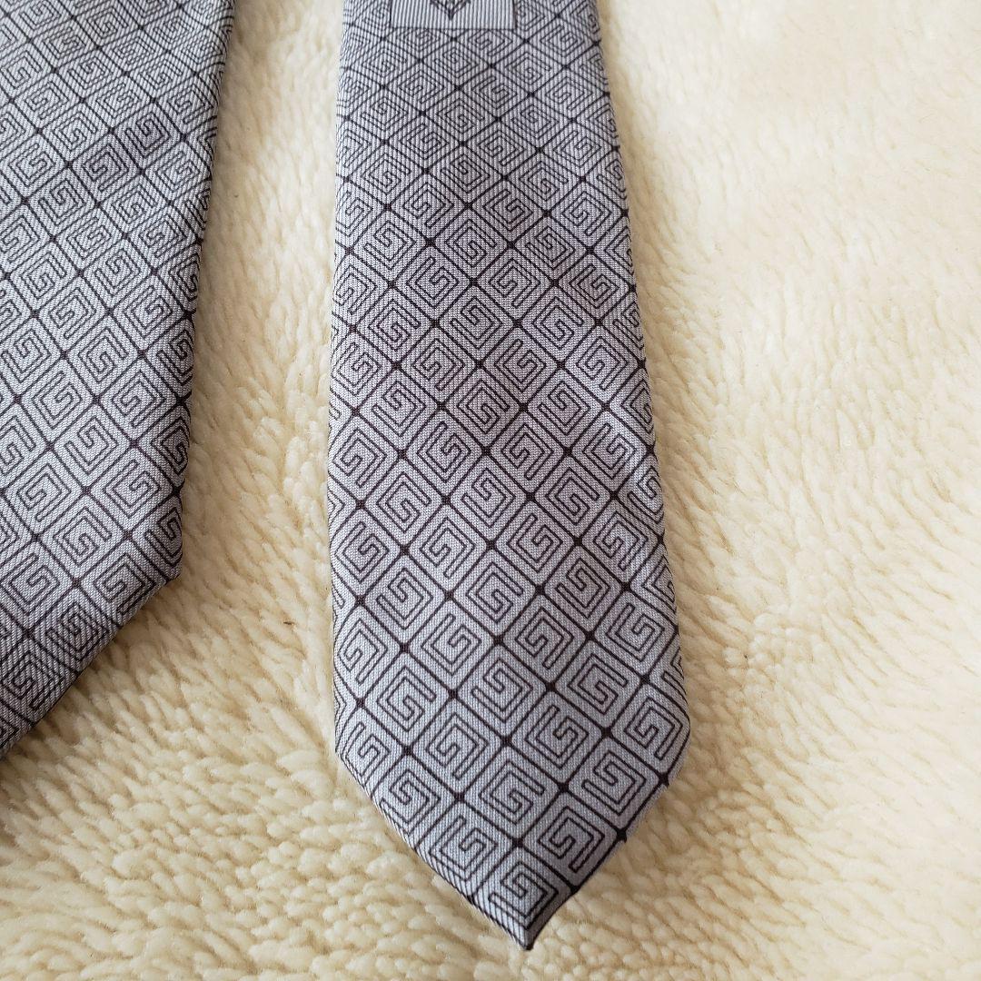 GUCCI グッチ『G』模様 グレー シルク ネクタイ 送料込み|Yahoo GUCCI グッチ『G』模様 グレー シルク ネクタイ 送料込み|Yahoo