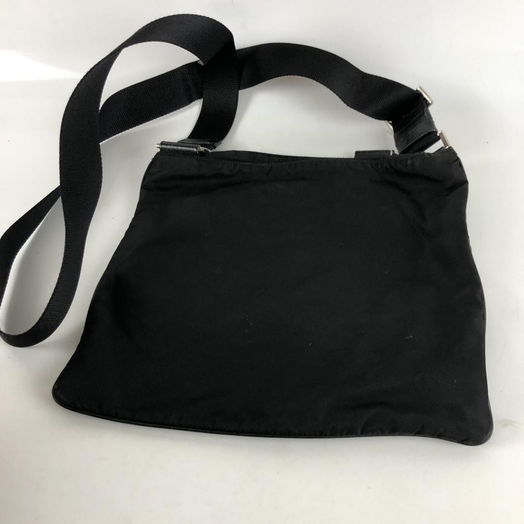 PRADA プラダ ナイロン ロゴプレート ショルダーバッグ ブラック PRADA プラダ ナイロン ロゴプレート ショルダーバッグ ブラック