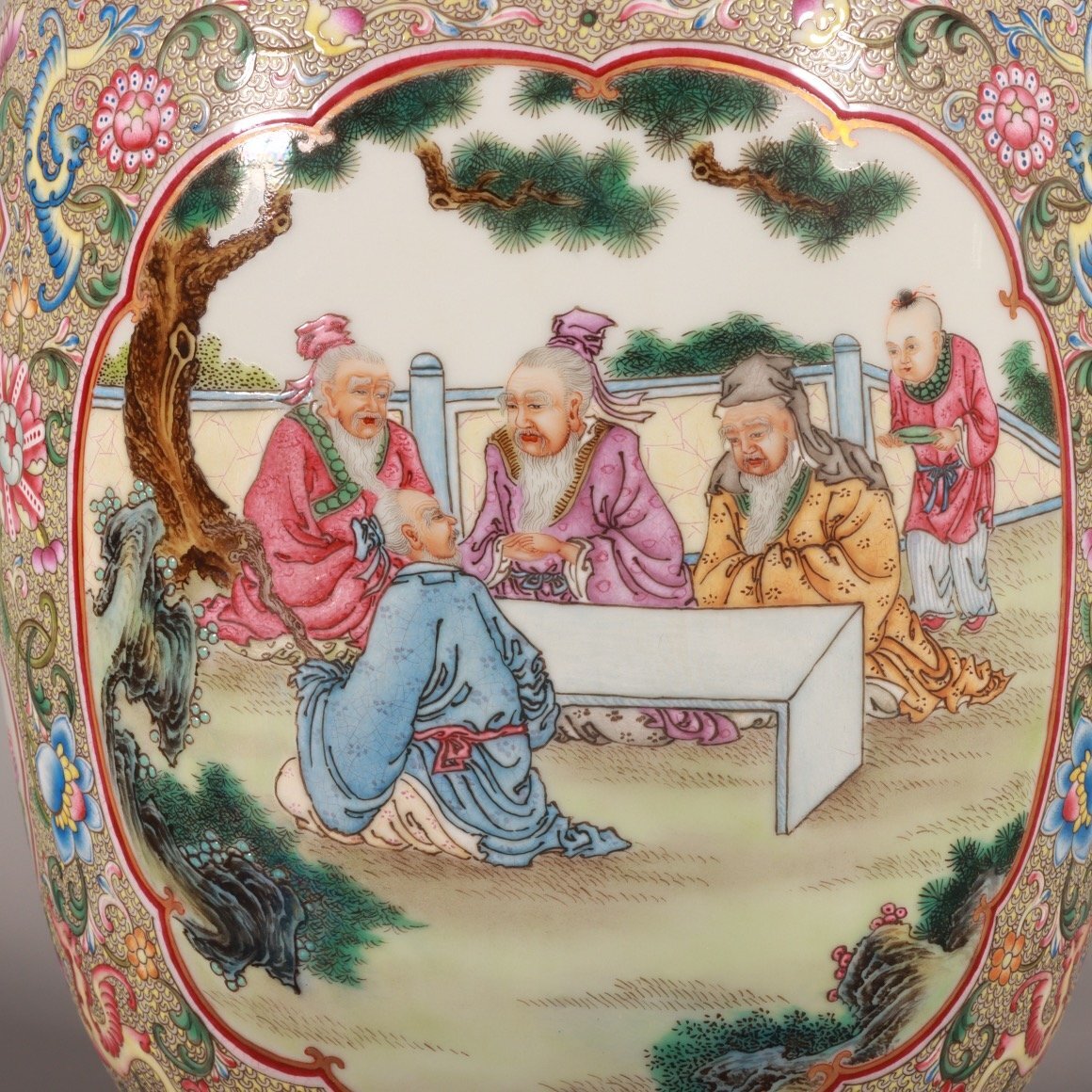 安】清時代 大清乾隆年製 粉彩古月軒開窗西人物図双耳瓶 共箱 唐 安】清時代 大清乾隆年製 粉彩古月軒開窗西人物図双耳瓶 共箱 唐