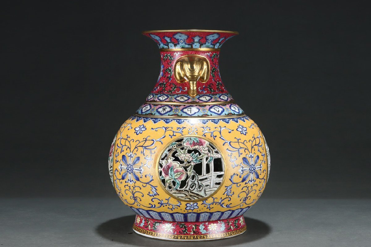 安】清時代 琺瑯彩鏤空瓜果紋双耳描金転心瓶 郎世寧絵 絹本 安】清時代 琺瑯彩鏤空瓜果紋双耳描金転心瓶 郎世寧絵 絹本