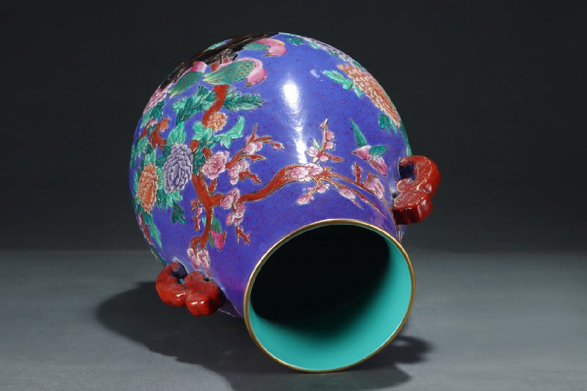 安】清時代 藍釉琺瑯彩彫刻花鳥紋描金双耳尊 郎世寧絵 絹本 安】清時代 藍釉琺瑯彩彫刻花鳥紋描金双耳尊 郎世寧絵 絹本