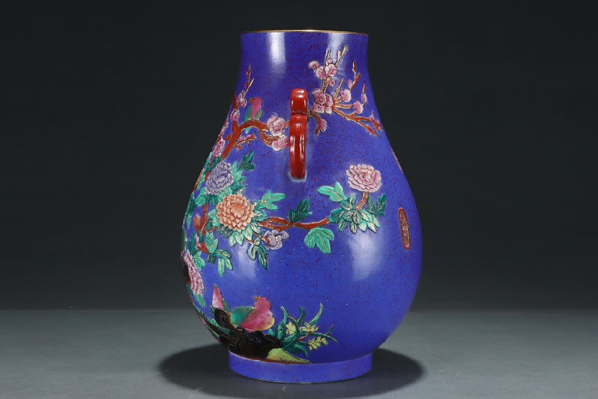 安】清時代 藍釉琺瑯彩彫刻花鳥紋描金双耳尊 郎世寧絵 絹本 安】清時代 藍釉琺瑯彩彫刻花鳥紋描金双耳尊 郎世寧絵 絹本
