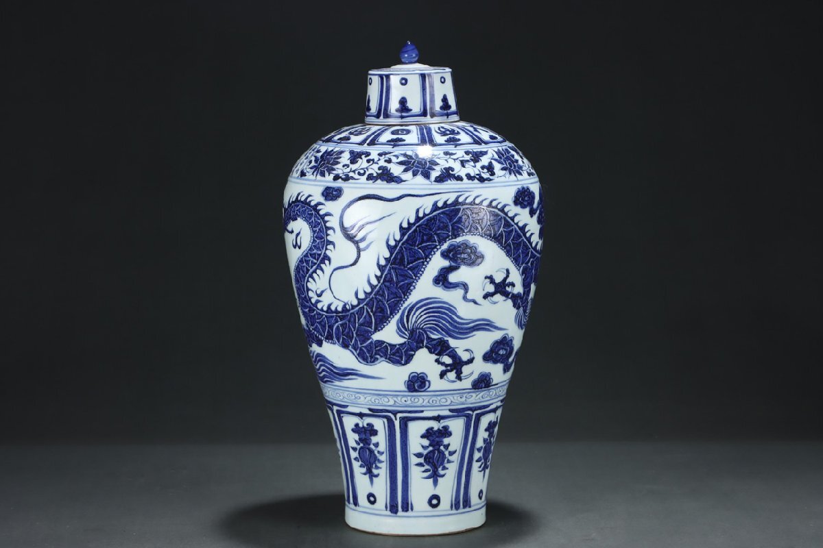 安】元時代 青花纏枝花卉雲龍紋梅瓶 郎世寧絵 絹本【磁器瓶図 安】元時代 青花纏枝花卉雲龍紋梅瓶 郎世寧絵 絹本【磁器瓶図