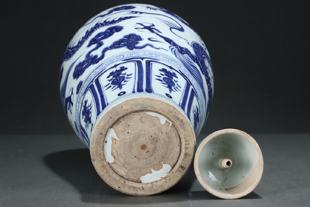 安】元時代 青花纏枝花卉雲龍紋梅瓶 郎世寧絵 絹本【磁器瓶図 安】元時代 青花纏枝花卉雲龍紋梅瓶 郎世寧絵 絹本【磁器瓶図