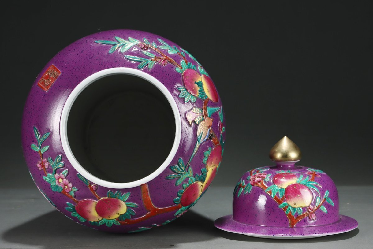 安】清時代 紫釉琺瑯彩刻花鳥紋描金将軍罐 郎世寧絵 絹本【磁器 安】清時代 紫釉琺瑯彩刻花鳥紋描金将軍罐 郎世寧絵 絹本【磁器