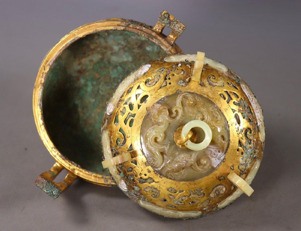 安】戦漢時代 青銅器 鍍金 嵌め高古和田玉 三足双耳炉 中国古 安】戦漢時代 青銅器 鍍金 嵌め高古和田玉 三足双耳炉 中国古