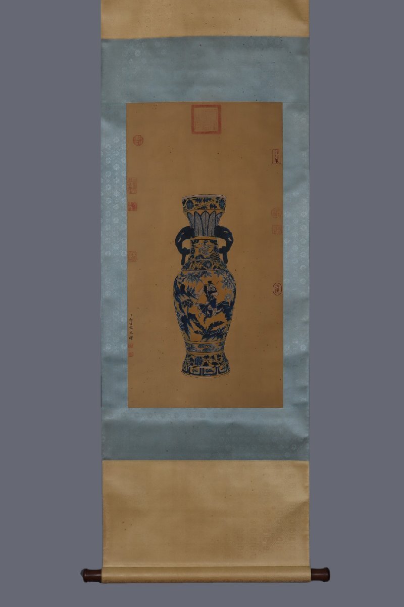 安】元時代 黄地青花人物紋象耳瓶一対 郎世寧絵 絹本【磁器瓶図 安】元時代 黄地青花人物紋象耳瓶一対 郎世寧絵 絹本【磁器瓶図