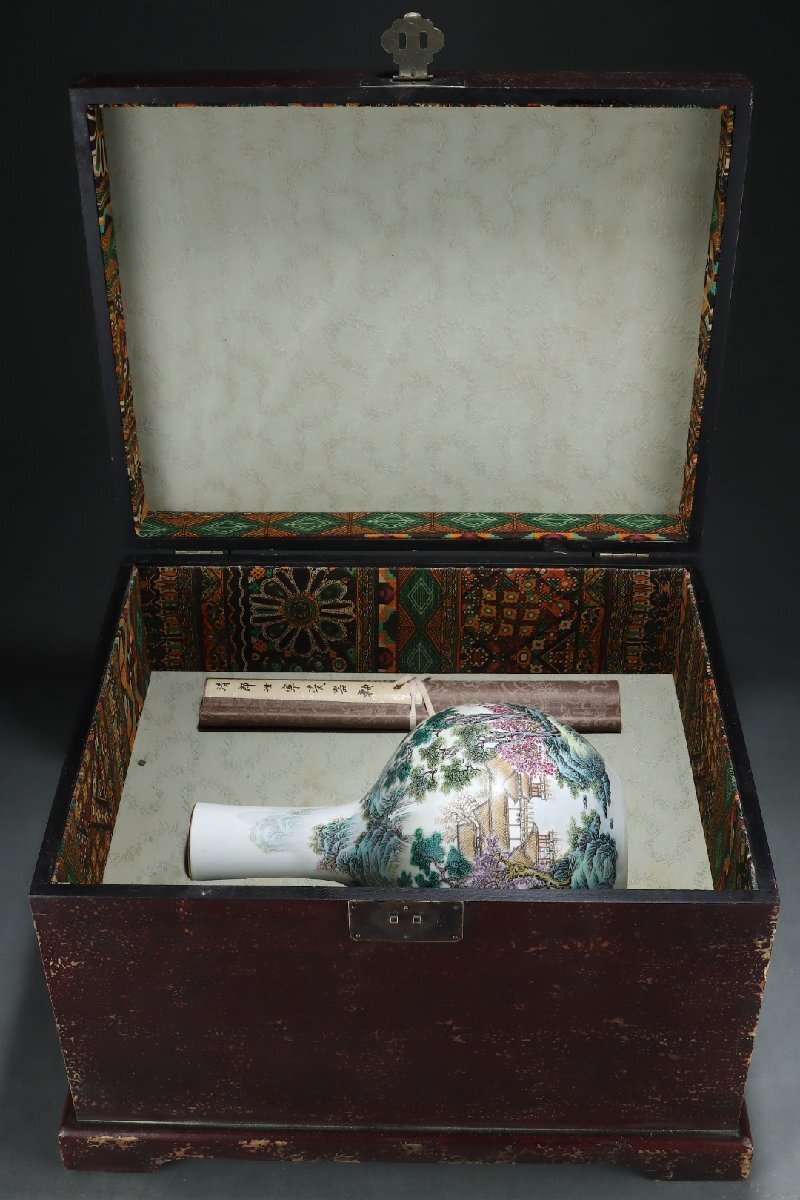 安】清時代 粉彩山水図描金天球瓶 郎世寧絵 絹本【磁器瓶図 安】清時代 粉彩山水図描金天球瓶 郎世寧絵 絹本【磁器瓶図