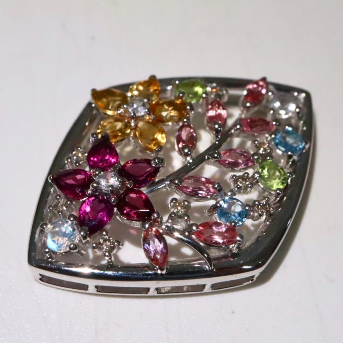 0.10ct!K18WG!NGL鑑別書付き!▽天然トルマリン/ガーネット 0.10ct!K18WG!NGL鑑別書付き!▽天然トルマリン/ガーネット