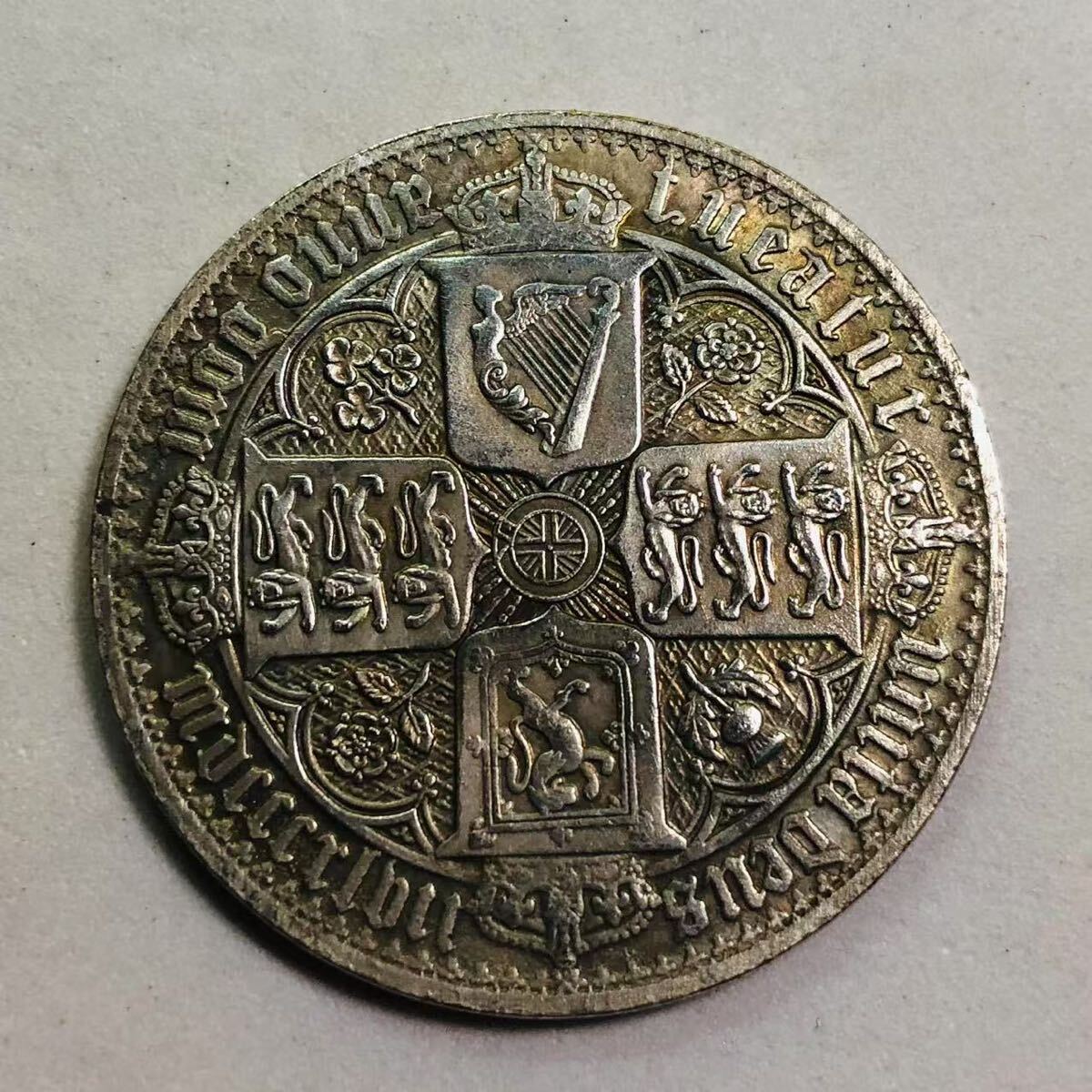 イギリス銀貨・1847年・ヴィクトリア女王・GOTHIC TYPE イギリス銀貨・1847年・ヴィクトリア女王・GOTHIC TYPE