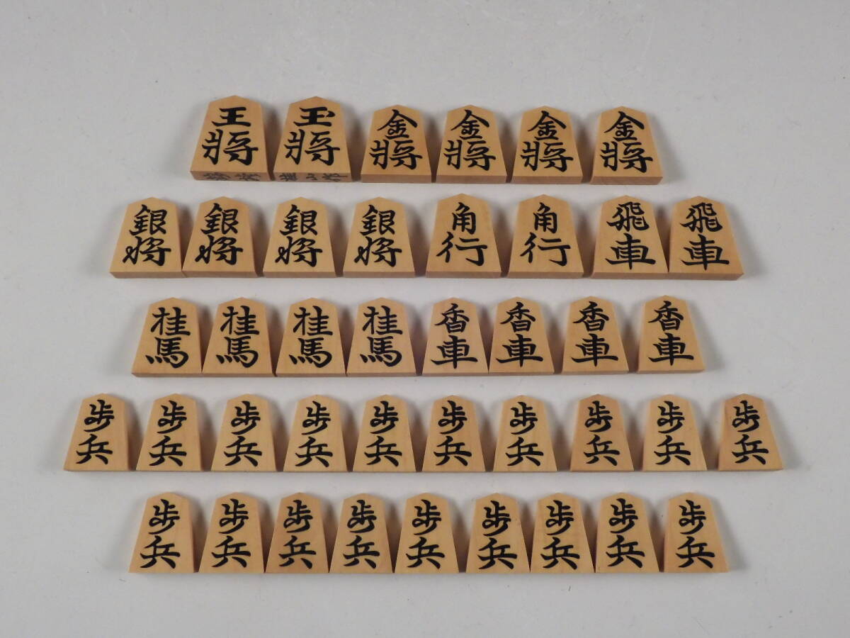 ◇堂◇桂山 造 錦旗 本黄楊 無垢 盛上 将棋駒 仕覆 共箱 無傷完 ◇堂◇桂山 造 錦旗 本黄楊 無垢 盛上 将棋駒 仕覆 共箱 無傷完