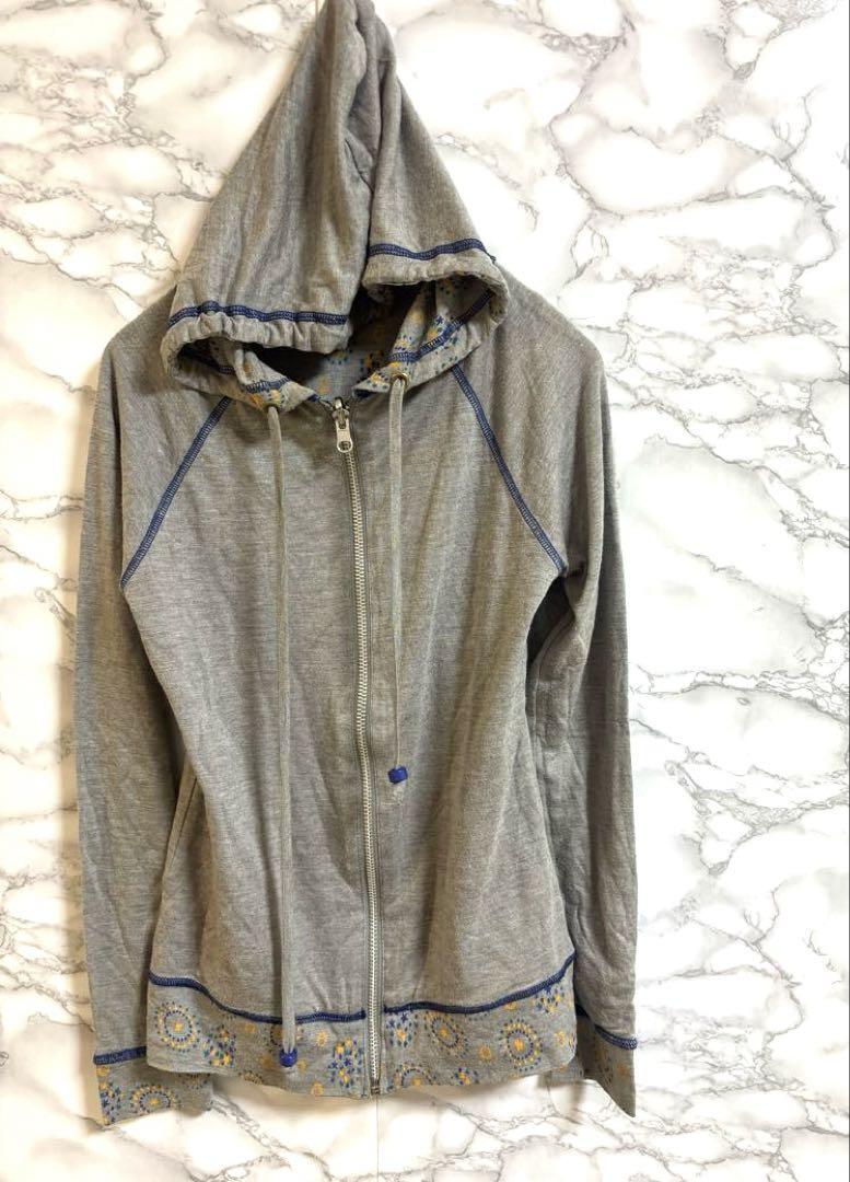 3314フード付きグレーパーカー　裾マーブル柄　ジップジャンパー　コットン_画像2