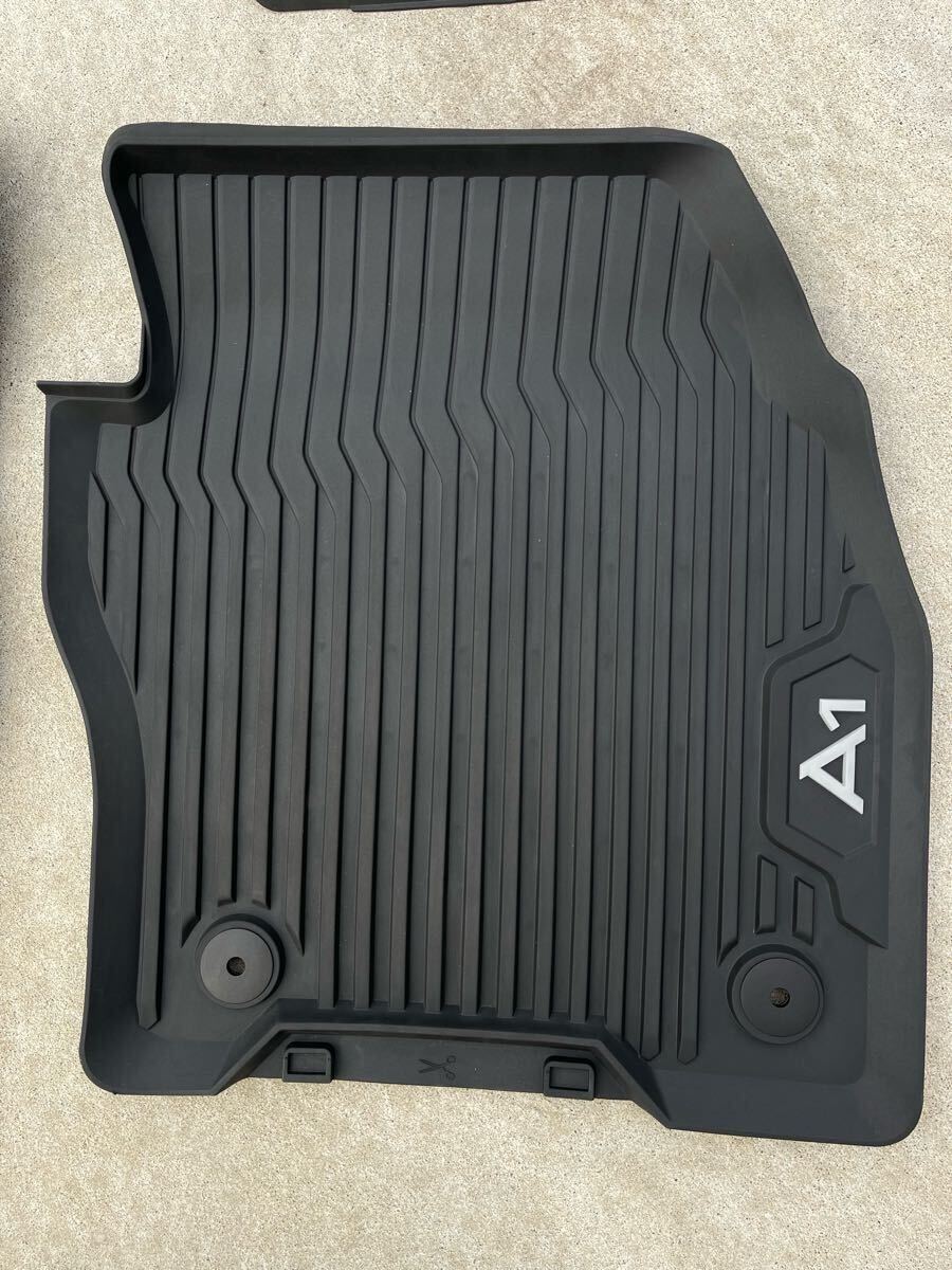 AUDI A1 ラバーマット前后 アウディディーラー正規(guī)購入品 美品