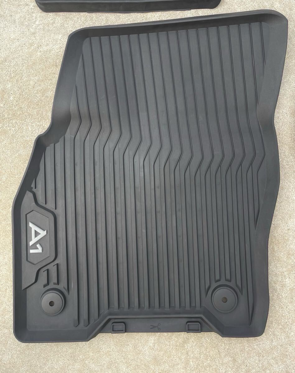 AUDI A1 ラバーマット前后 アウディディーラー正規(guī)購入品 美品