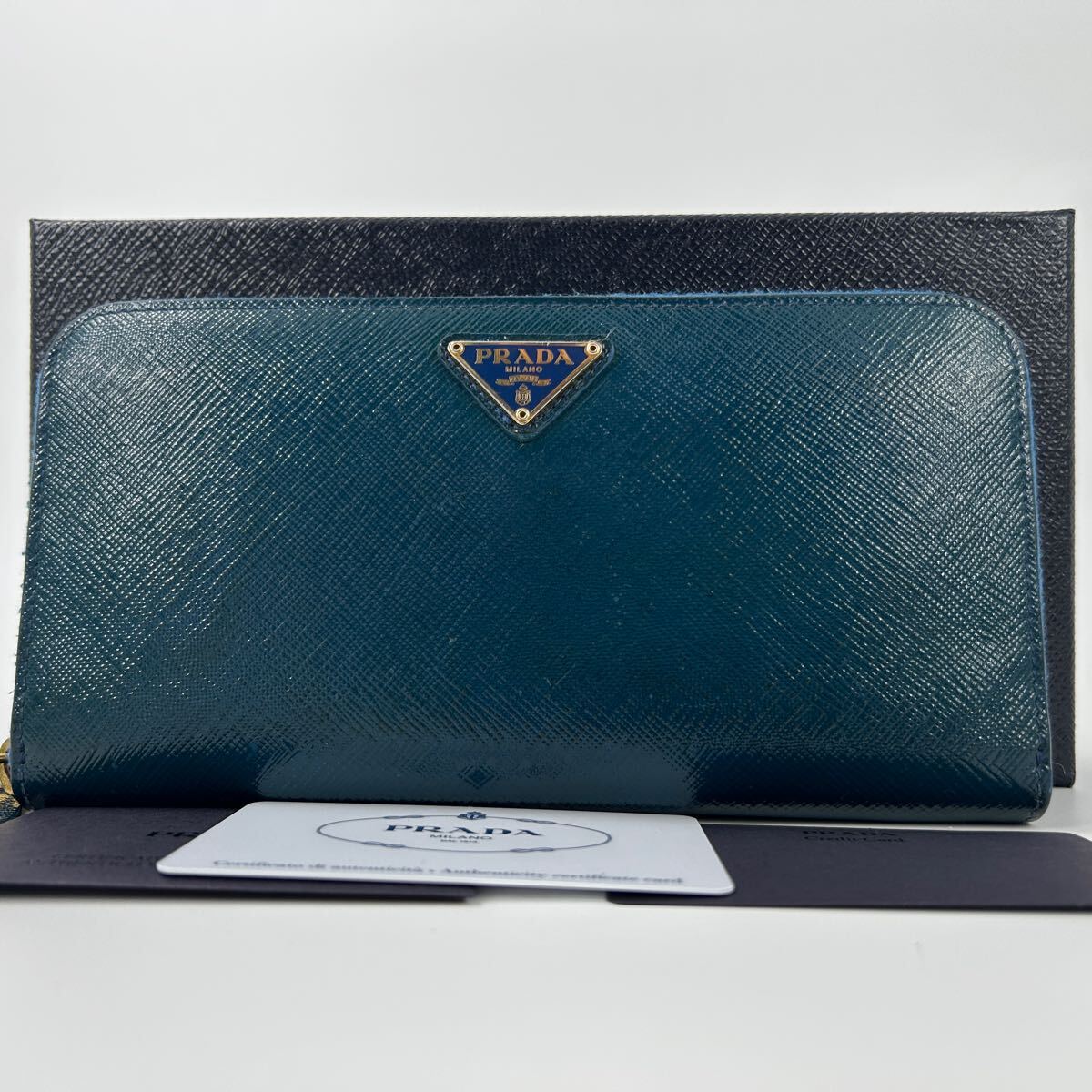 付属品完備・ほぼ未使用】PRADA プラダ 長財布 ラウンド 付属品完備・ほぼ未使用】PRADA プラダ 長財布 ラウンド