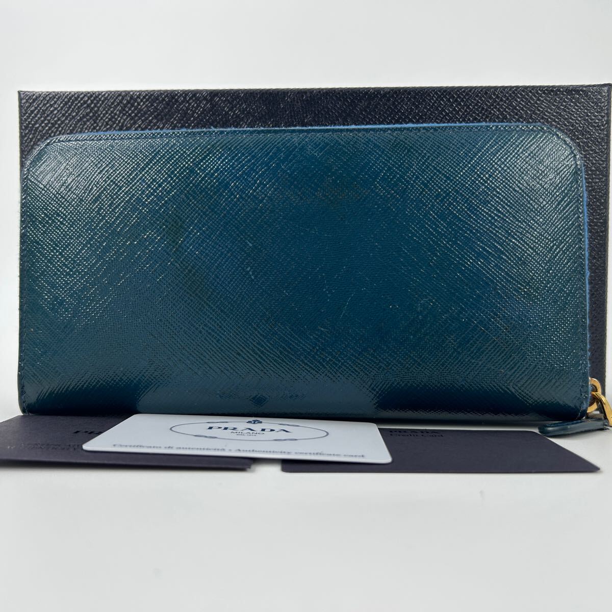 付属品完備・ほぼ未使用】PRADA プラダ 長財布 ラウンド 付属品完備・ほぼ未使用】PRADA プラダ 長財布 ラウンド