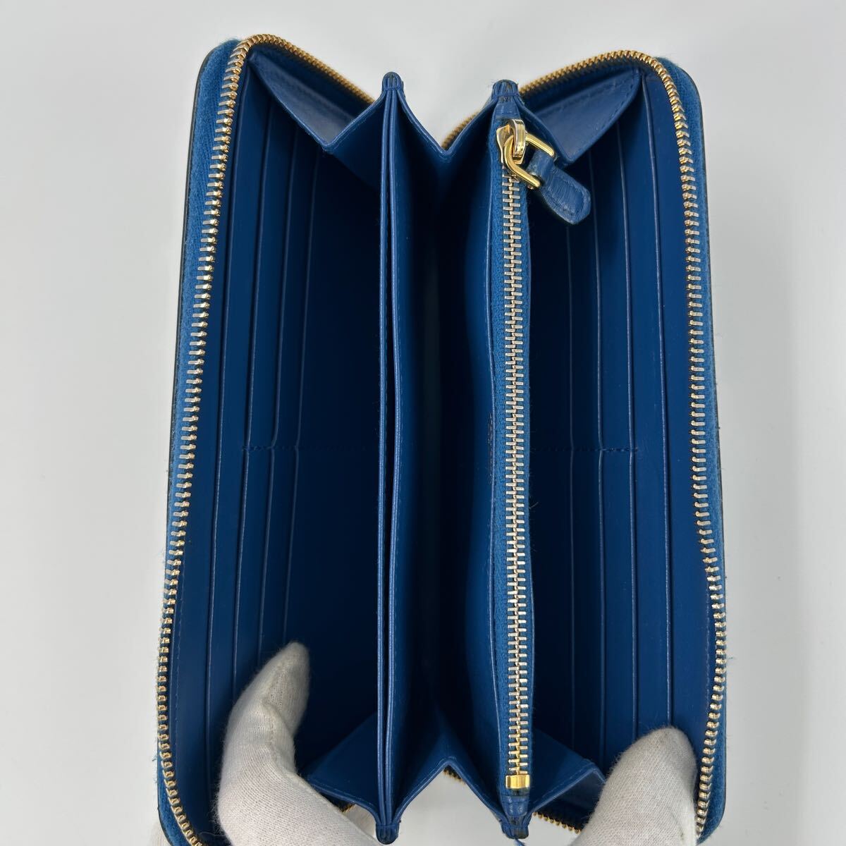 付属品完備・ほぼ未使用】PRADA プラダ 長財布 ラウンド 付属品完備・ほぼ未使用】PRADA プラダ 長財布 ラウンド