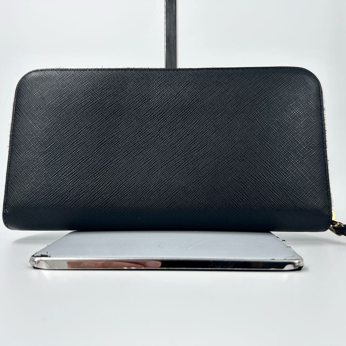 現行モデル・極美品】PRADA プラダ 長財布 ラウンドファスナー 現行モデル・極美品】PRADA プラダ 長財布 ラウンドファスナー