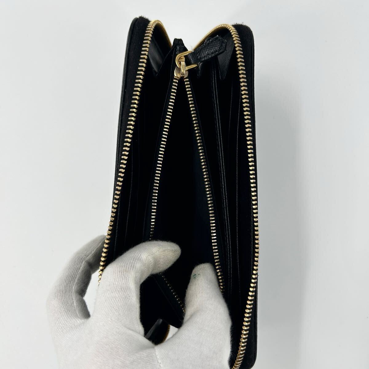 現行モデル・極美品】PRADA プラダ 長財布 ラウンドファスナー 現行モデル・極美品】PRADA プラダ 長財布 ラウンドファスナー