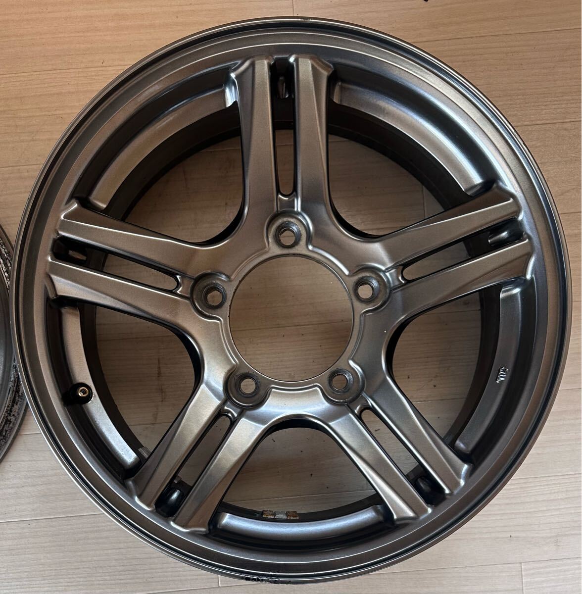ENKEI製 エンケイ 軽量　スズキ JB23 ジムニー ランドベンチャー純正 16×5.5j PCD139.7 5H ＋22 ハブ108 アルミホイール 4本セット_画像5