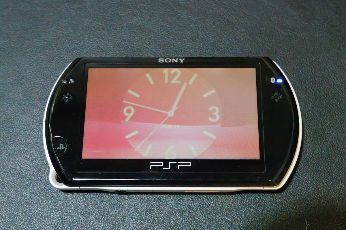 本体SONY PSP go PSP-N1000+USBケーブル+ケース ワンオーナー 本体SONY PSP go PSP-N1000+USBケーブル+ケース ワンオーナー