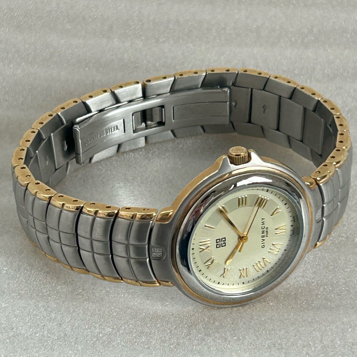 1000円〜 GIVENCHY 腕時計 稼働品 ジバンシー SWISS MADE QUARTZ 1000円〜 GIVENCHY 腕時計 稼働品 ジバンシー SWISS MADE QUARTZ