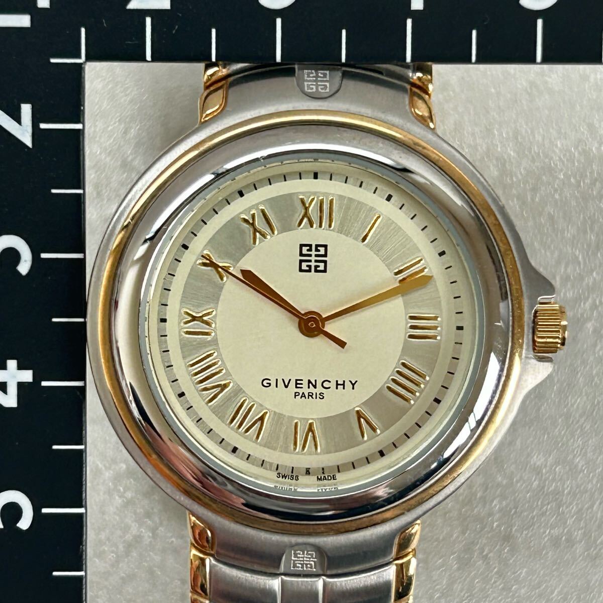 1000円〜 GIVENCHY 腕時計 稼働品 ジバンシー SWISS MADE QUARTZ 1000円〜 GIVENCHY 腕時計 稼働品 ジバンシー SWISS MADE QUARTZ