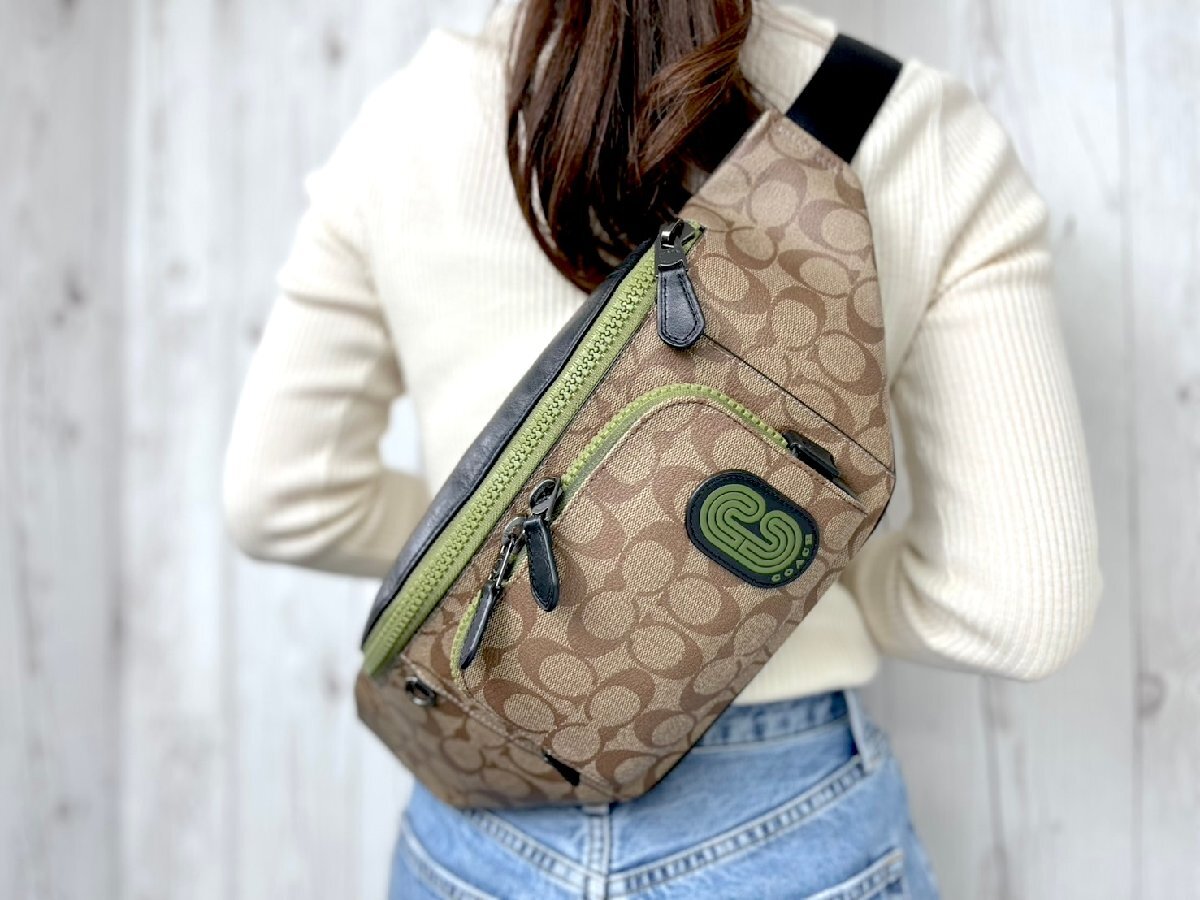 極美品 COACH コーチ シグネチャー ボディバッグ ウエストポーチ 極美品 COACH コーチ シグネチャー ボディバッグ ウエストポーチ