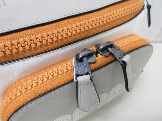 極美品 COACH コーチ シグネチャー ボディバッグ ウエストポーチ 極美品 COACH コーチ シグネチャー ボディバッグ ウエストポーチ