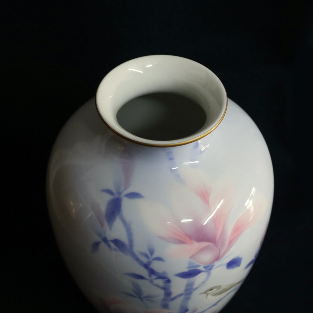 有田焼・深川製磁】木蓮にセキレイ図花瓶(伊万里、有田)|売買 有田焼・深川製磁】木蓮にセキレイ図花瓶(伊万里、有田)|売買