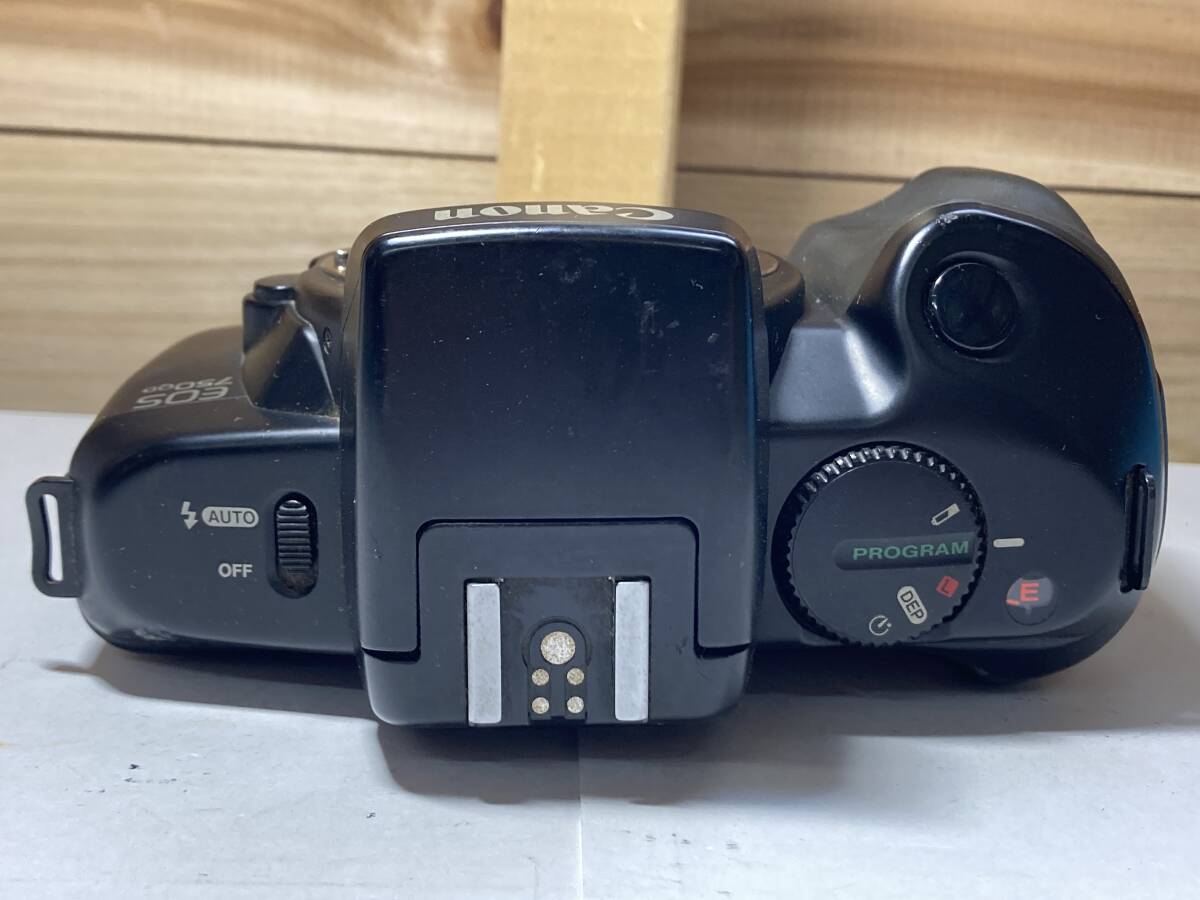 15228) Canon 750QD