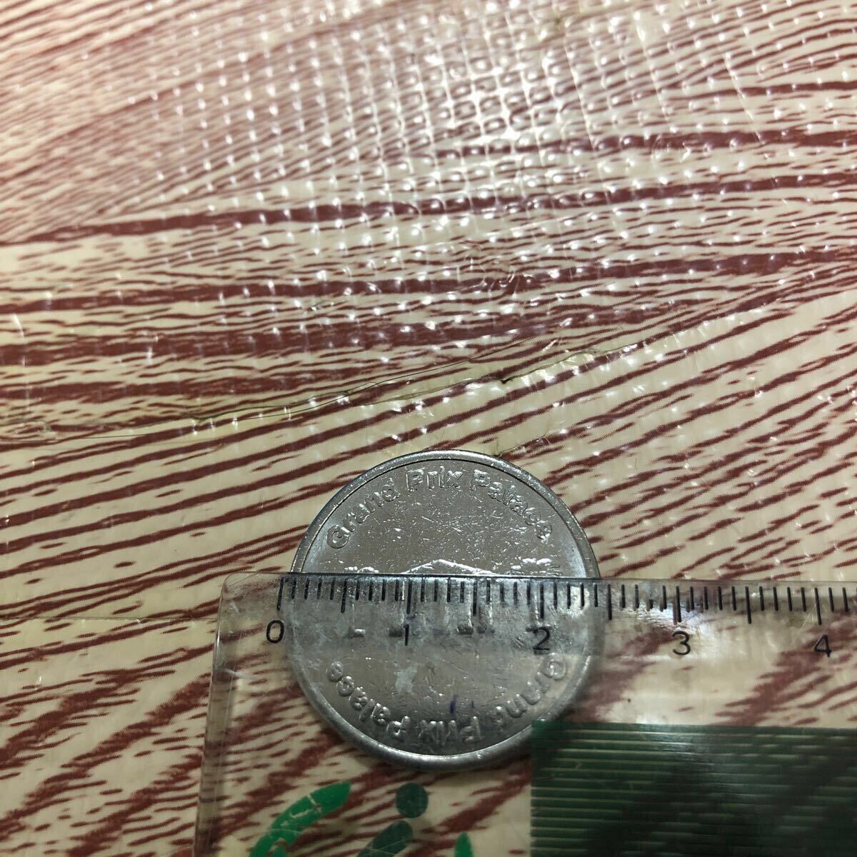スロットメダル 25π1400枚以上(混ざり物)・ドル箱付き 中古品 スロットメダル 25π1400枚以上(混ざり物)・ドル箱付き 中古品